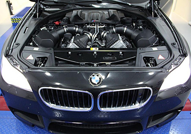 X6 моторы. BMW m5 f10 engine. BMW m6 мотор. Мотор м5 f10. Мотор BMW f10.